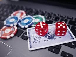 toinktoto login live casino table with blackjack dealer on mobile screen, showing real-time player betting interface